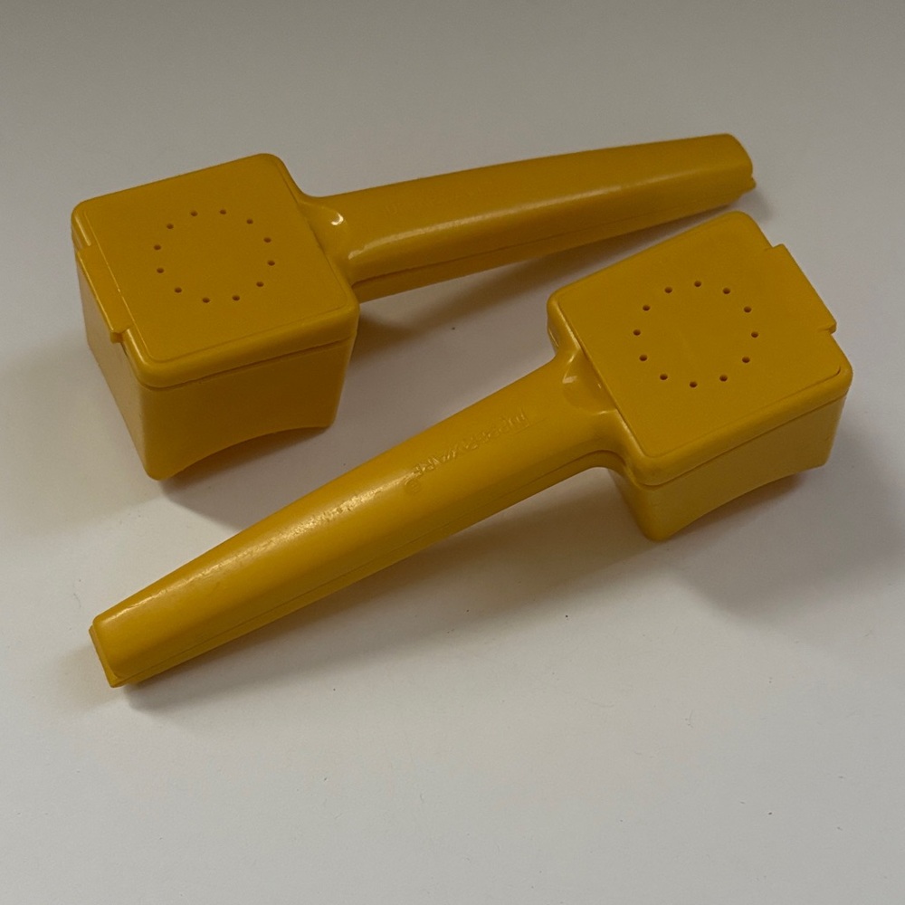 Vintage 1970’s Tupperware Butter-up Corn Cob Hugger w/ Salt Shaker.